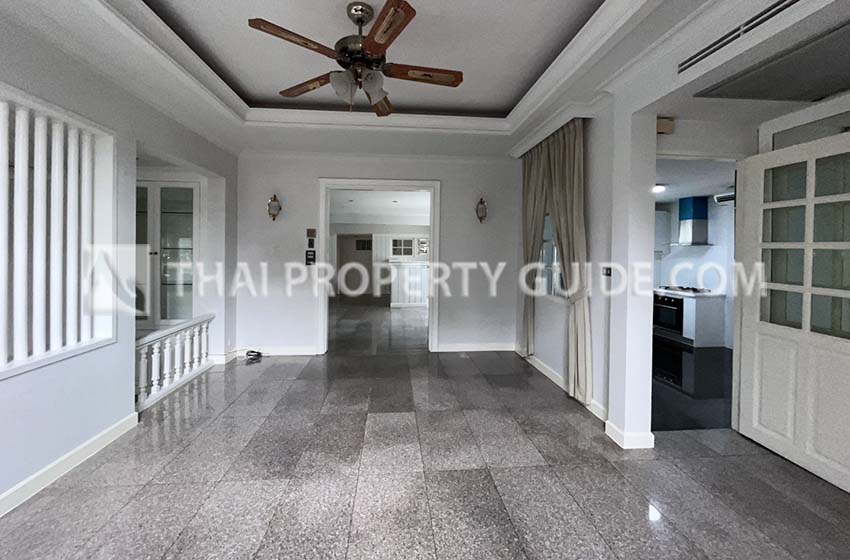 House with Shared Pool in Srinakarin 